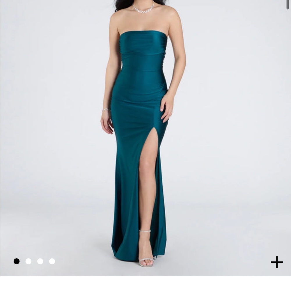 Elegant Green Strapless Evening Gown from Windsor